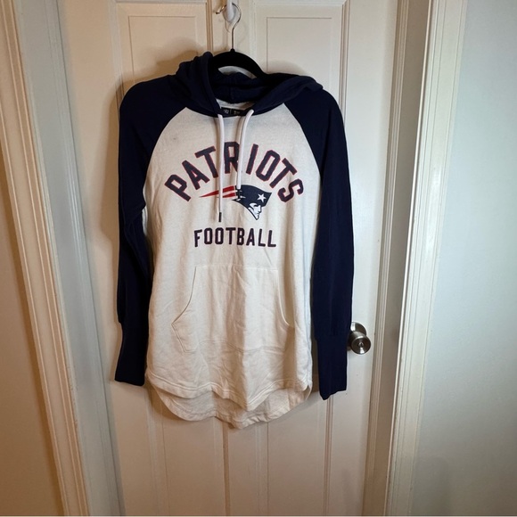 Patriots Football Hoodie Woman’s Small - Picture 1 of 9